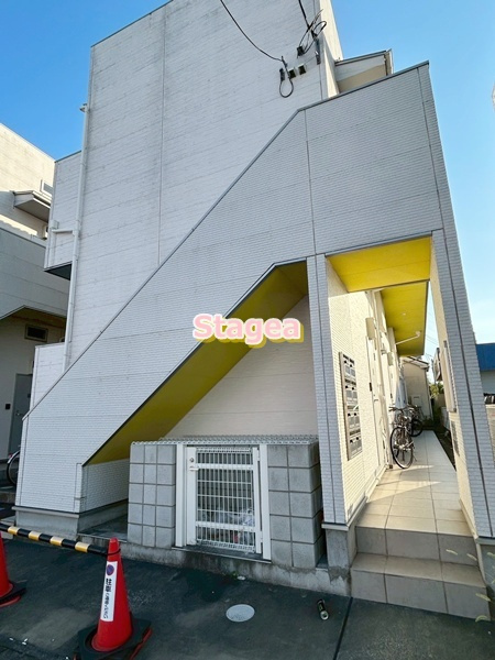 アップライトのエントランス