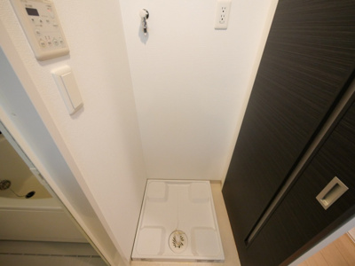 【設備】 | 松ヶ枝町プライマリーワン | 洗濯機置き場です