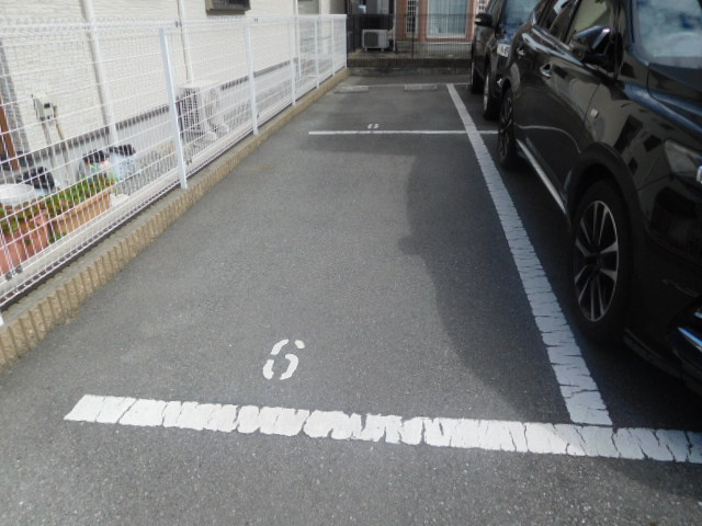 アルカンシェルの駐車場