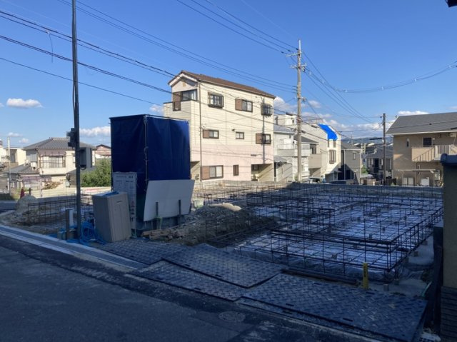 枚方市田宮本町　新築戸建ての前面道路含む現地写真|区画全体