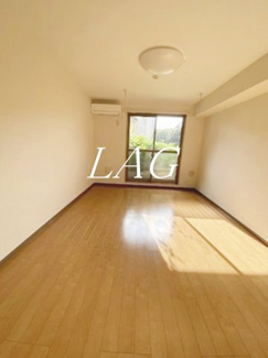 【居間・リビング】 | パティオ赤坂 | 洋室のお部屋です。