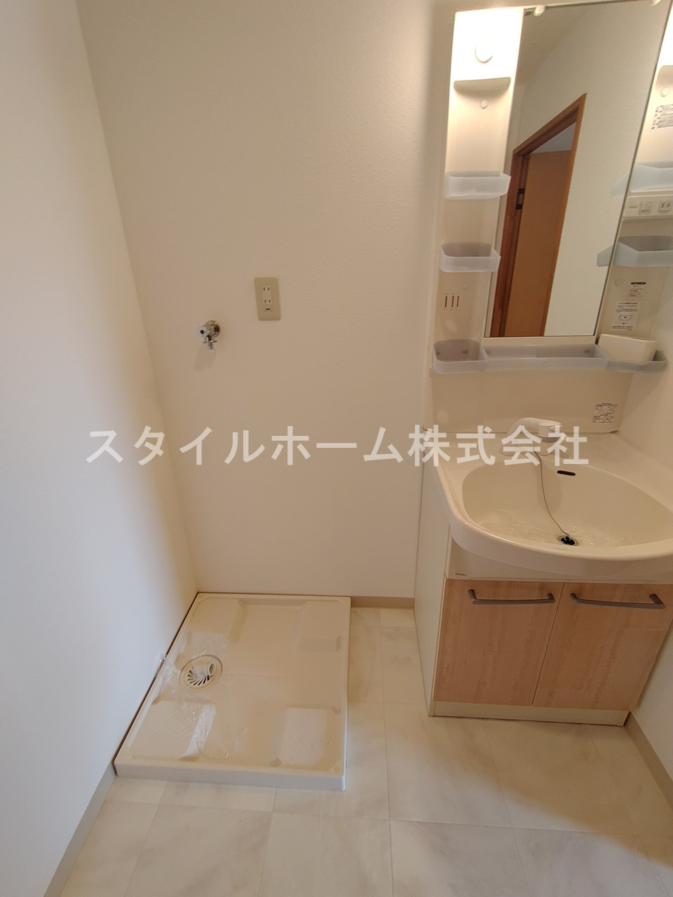 スターフィールドC館の洗面所|同建物内別部屋の写真です。