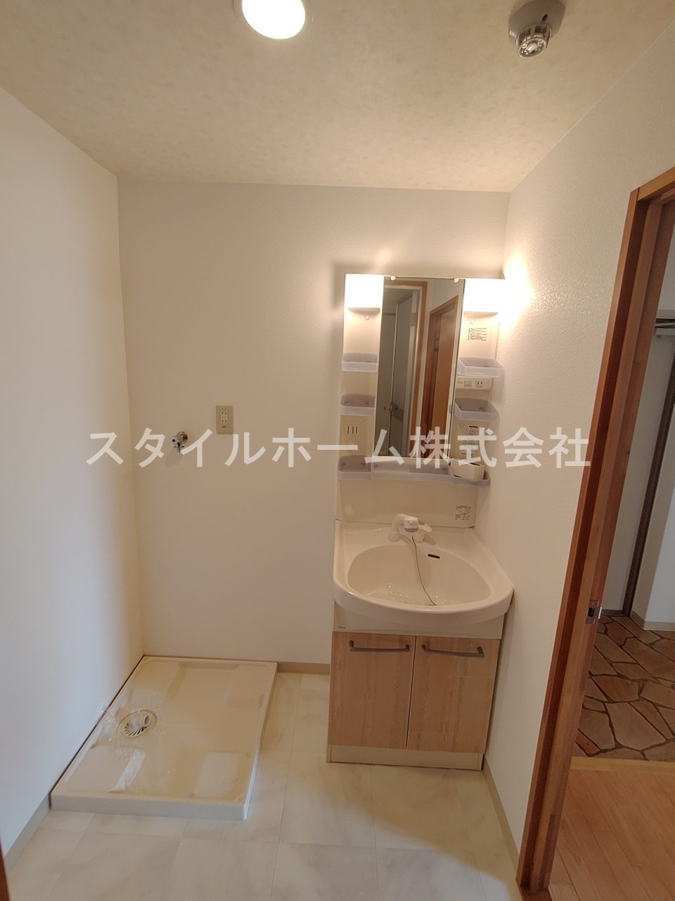 スターフィールドC館の洗面所|同建物内別部屋の写真です。