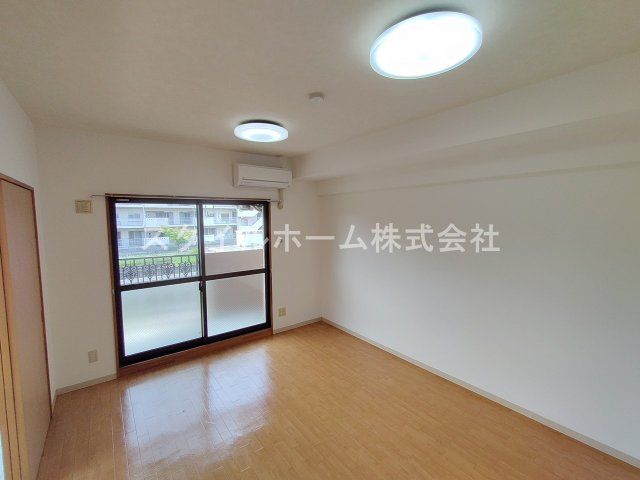 スターフィールドC館の居間・リビング|同建物内別部屋の写真です。