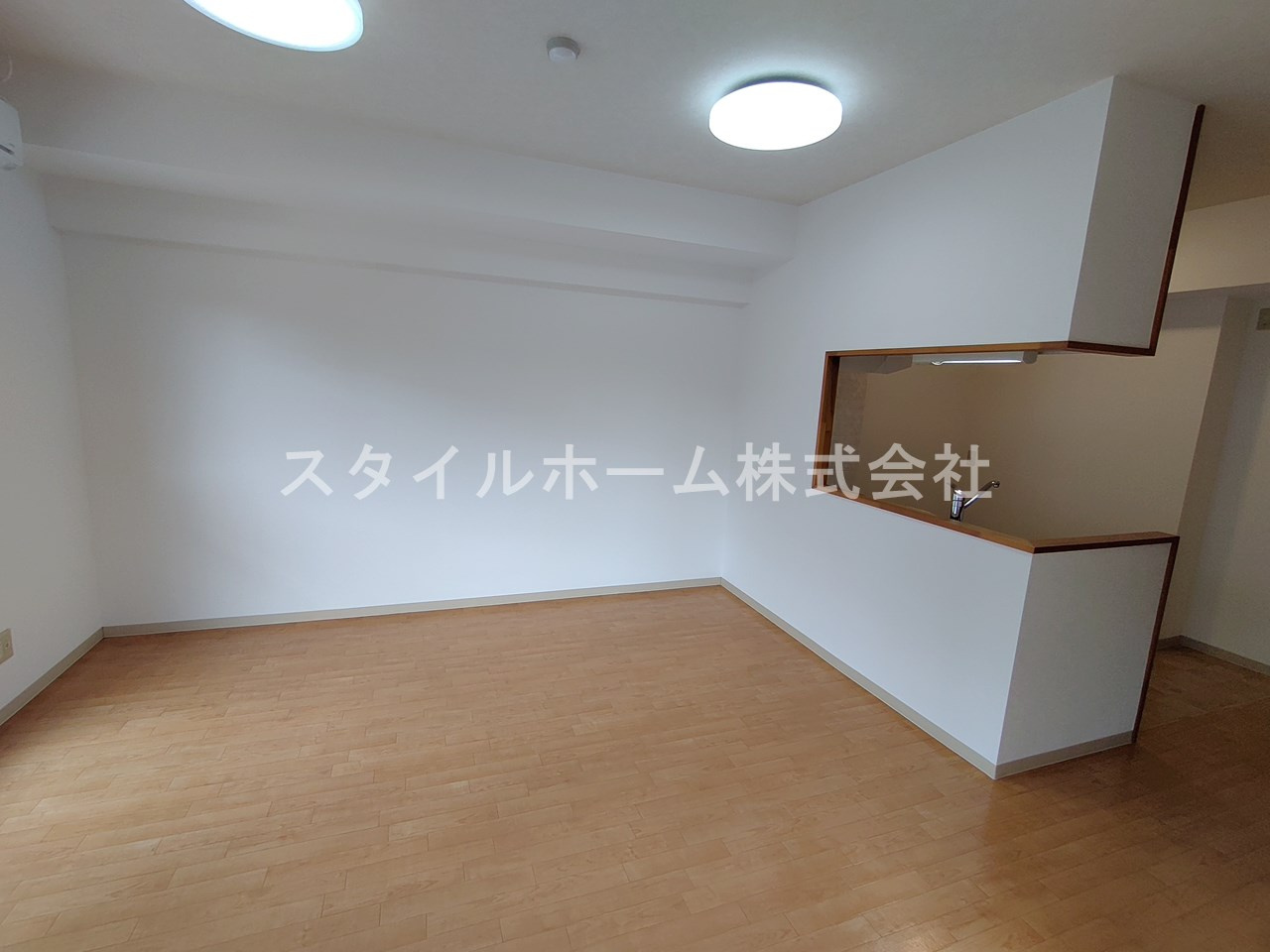 スターフィールドC館の居間・リビング|同建物内別部屋の写真です。