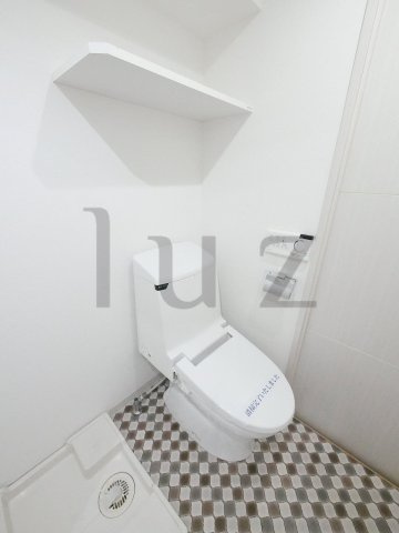 グリフィン横浜サードステージのトイレ|温水便座機能付きのトイレです。