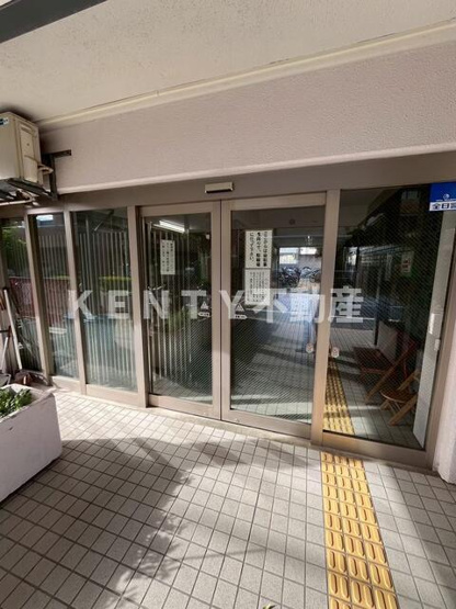 【エントランス】 | カーサ大森　Ｂ棟 | ゆとりのあるエントランスです