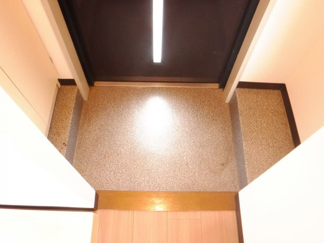 サンワールドの玄関|他のお部屋の参考写真となります。