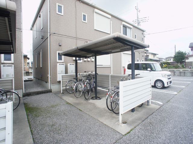 【その他共用部分】 | グラフィアスⅠ | 屋根付きの駐輪場があります♪