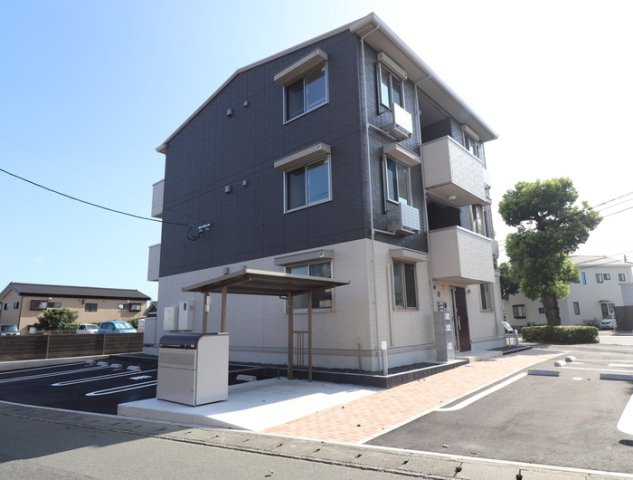 クリークレイン南高江の外観