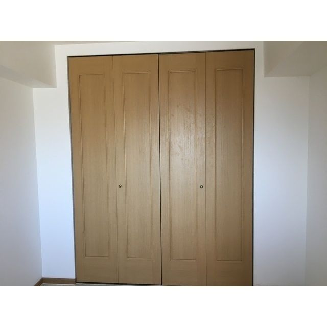 グランピアマンション津福の寝室|クローゼット付の寝室です☆