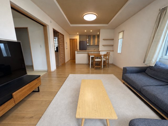 オール電化×太陽光発電♪グランディハウス施工の築浅戸建て♪小山市西城南の居間・リビング|おしゃれなリビングです