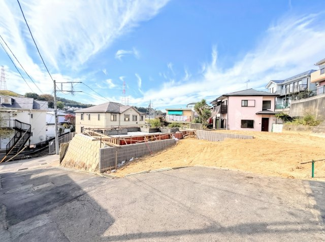 戸塚区上柏尾町　新築戸建て　第11の駐車場|◆前面道路も幅員があり車の運転も安心！前面道路は閑静な住宅地。車通りの少ない道路です。お子様にも安心です。