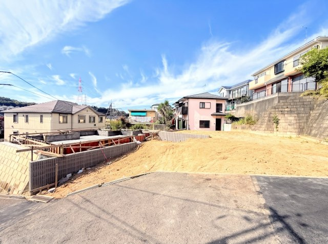 戸塚区上柏尾町　新築戸建て　第11の外観|◆一戸建てを中心とした街並みが整然と続き、周辺は高い建物が建っていないので、緑の多い閑静な趣を感じる環境です。街並みや周辺環境も重要なポイントです！！
