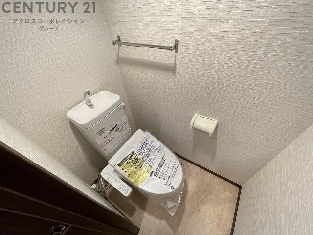 温水洗浄便座付きのトイレです♪