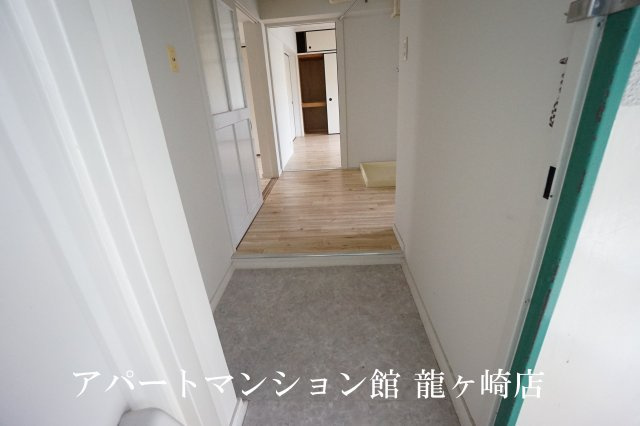 ビレッジハウス奈戸岡2号棟の玄関