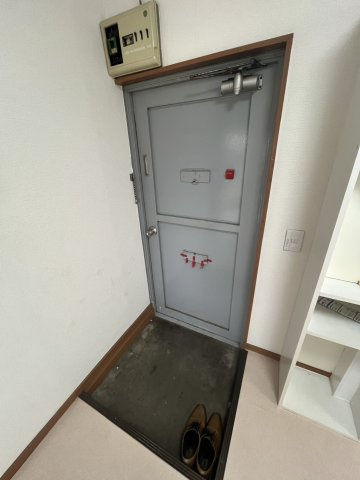 第2栄町レジデンスの玄関|※別号室参考写真です