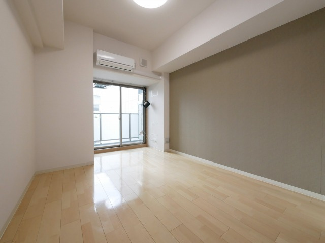 大阪市中央区本町４丁目の賃貸マンションの居間・リビング