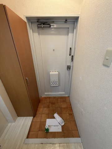 ハイツ24の玄関
