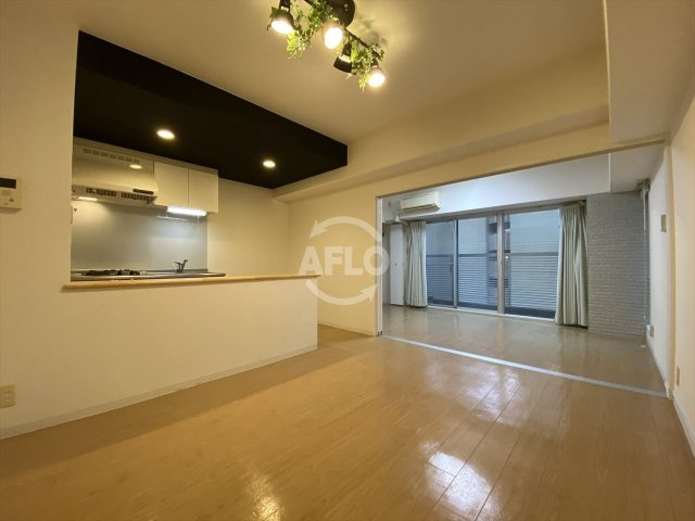 FLAT34上本町　五条小学校区の居間・リビング|FLAT34上本町　リビング