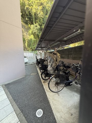ダイナコートエスパシオ愛宕の駐輪場