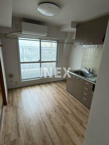 横浜市鶴見区栄町通２丁目の賃貸マンションの居間・リビング