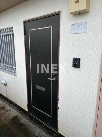 横浜市鶴見区栄町通２丁目の賃貸マンションの玄関
