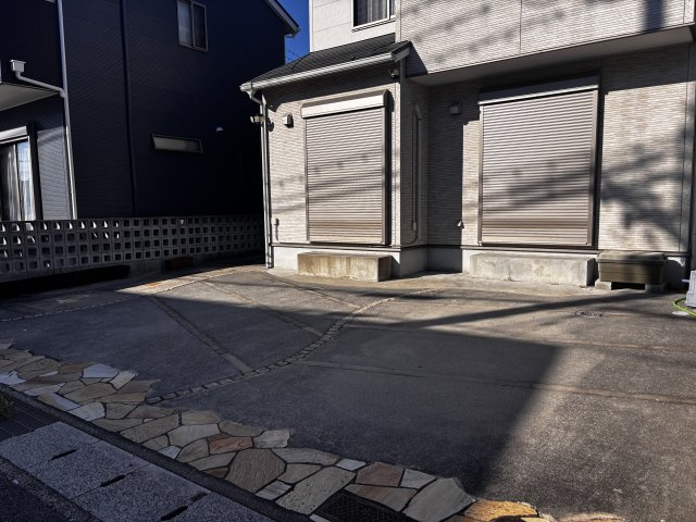 神戸市西区玉津町高津橋戸建の駐車場
