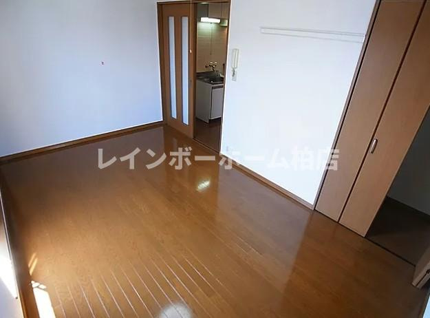 特典：仲介手数料が50％OFFです‼の居間・リビング|ゆったり過ごせるリビングです