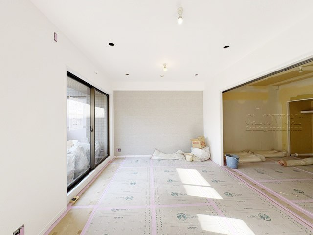 【居間・リビング】 | パークリッジ調布つつじヶ丘 | リビングダイニング部分　※工事中　～即日のご見学可能～　お問合せはお気軽にどうぞ。