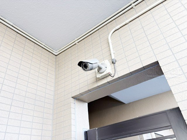 【防犯設備】 | パークリッジ調布つつじヶ丘 | ロック式の集合ポスト。セキュリティや個人情報に対する意識の高まりが強い昨今では、ポストにロックがかかることも大事なポイントになります。～即日のご見学可能～　お問合せはお気軽にどうぞ。