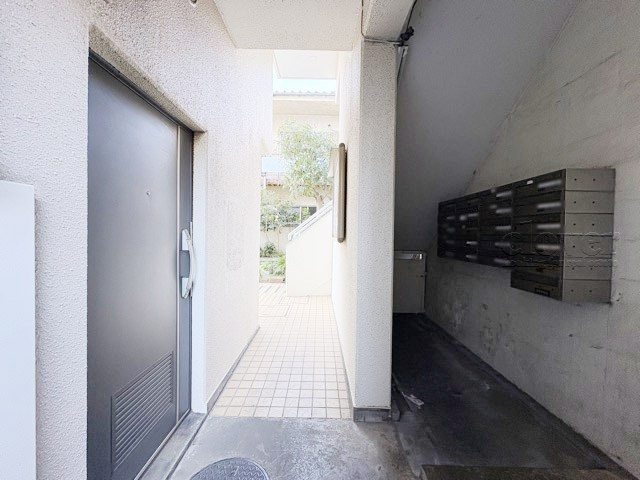 【ロビー】 | 武蔵境永谷タウンプラザ | マンションのエントランスに広がるホールの様子。～即日のご見学可能～　お問合せはお気軽に。