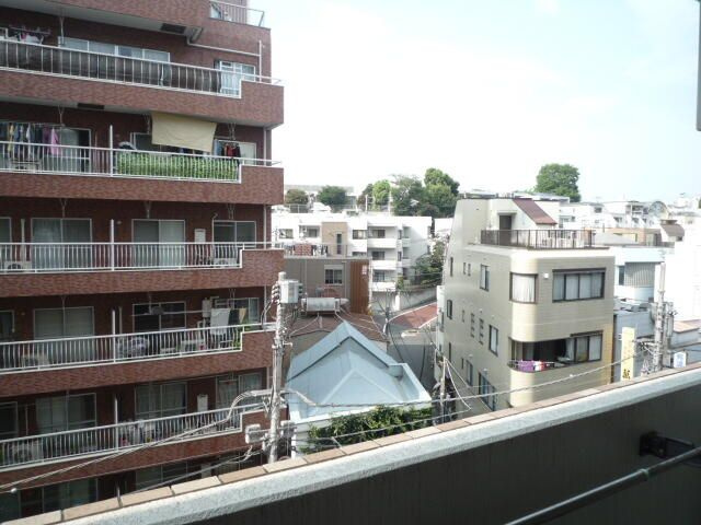 ハイシティ本郷菊坂のバルコニー