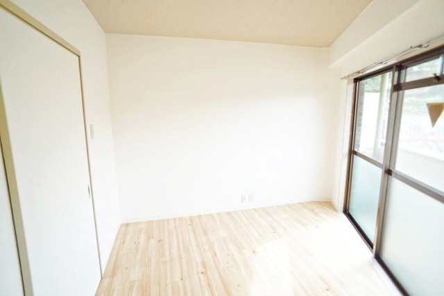 川崎市多摩区菅馬場３丁目の賃貸マンションの居間・リビング