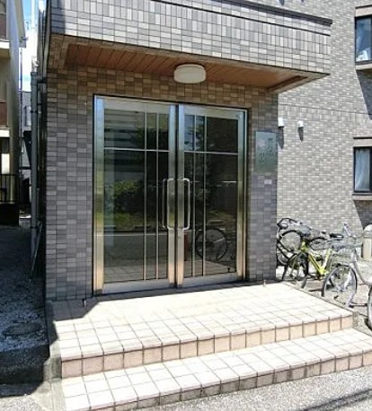 立川市錦町１丁目の賃貸マンションのエントランス