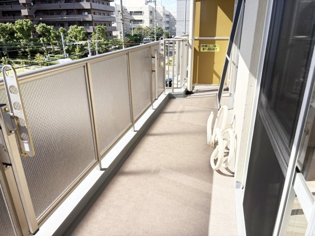 ローレルハイツ茨木壱号棟のバルコニー|南西側バルコニーです。