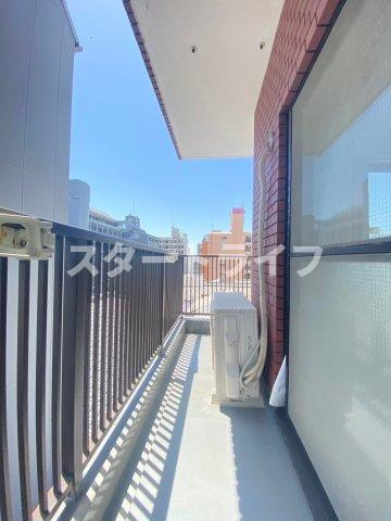 大阪市淀川区東三国６丁目の賃貸マンションのバルコニー