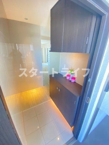 大阪市淀川区東三国６丁目の賃貸マンションの玄関