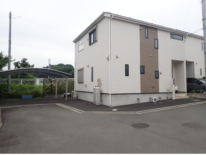 秦野市河原町　中古戸建　45.83坪のその他|大切なお車守るカーポートもございます◎