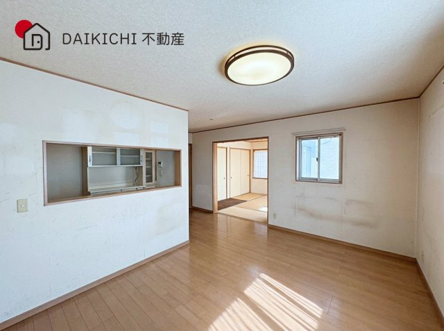 【居間・リビング】 | 桶川市坂田西2丁目　中古戸建