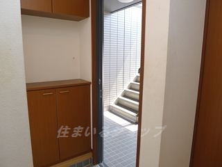 ファミールメゾンの玄関