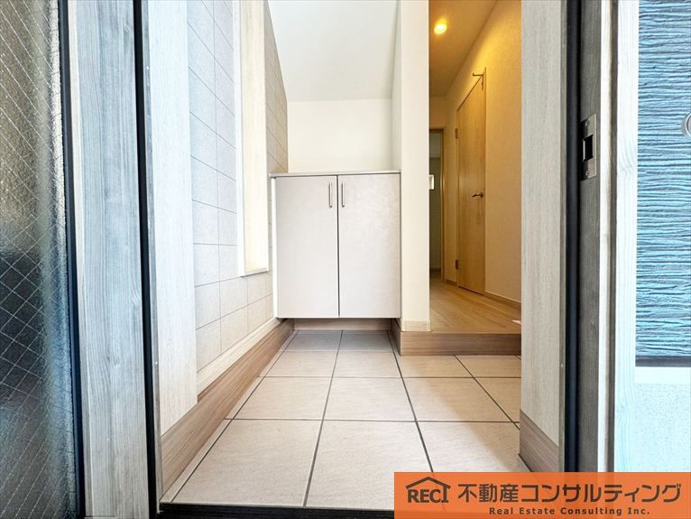 神戸市灘区大石東町2丁目　新築戸建の玄関