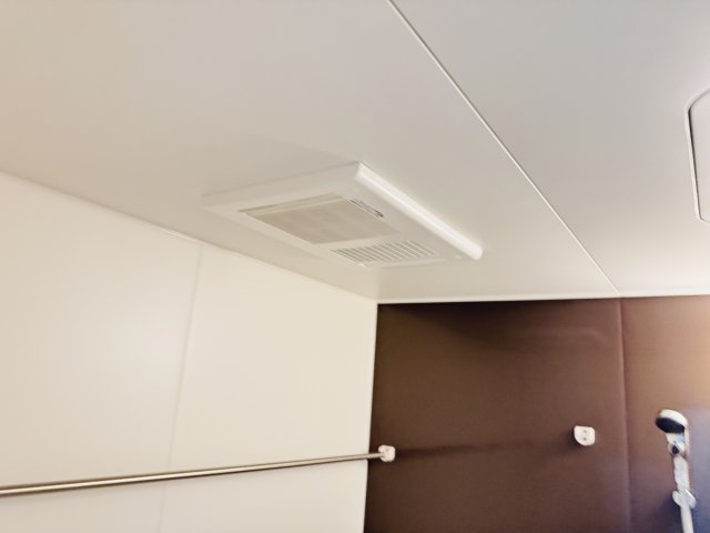 松戸市上本郷新築戸建【上本郷小学校：7分】の冷暖房・空調設備|雨の日も安心の浴室乾燥機つき