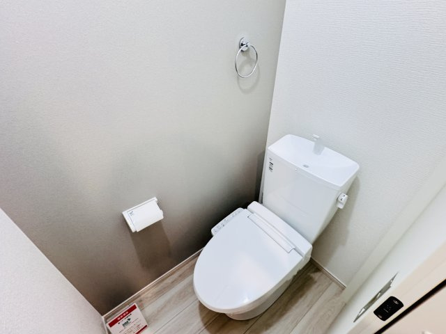 松戸市上本郷新築戸建【上本郷小学校：7分】のトイレ|温水洗浄暖房便座