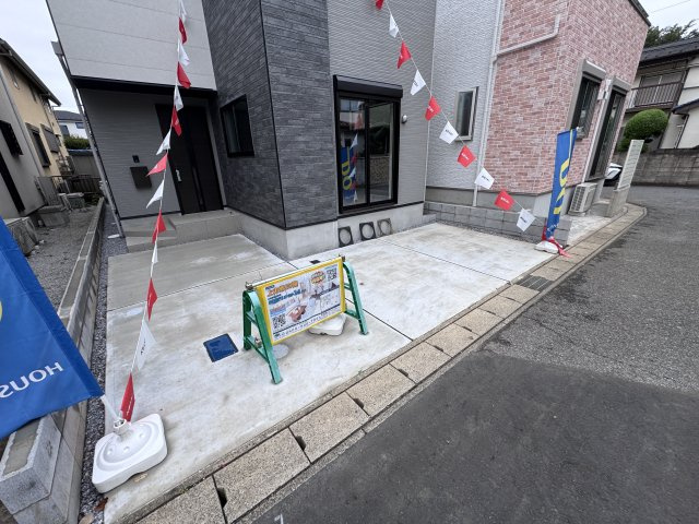 松戸市上本郷新築戸建【上本郷小学校：7分】の駐車場|2号棟駐車スペース・2台駐車可