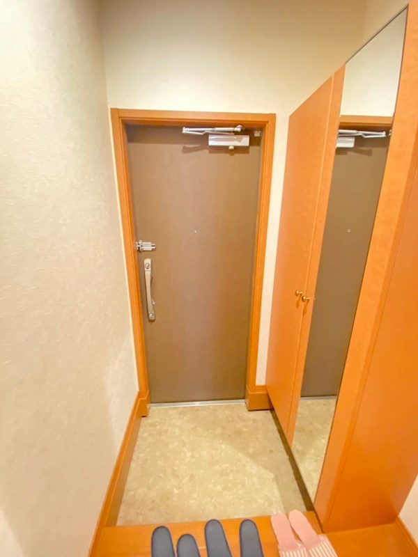 神戸市東灘区岡本４丁目のアパートの玄関