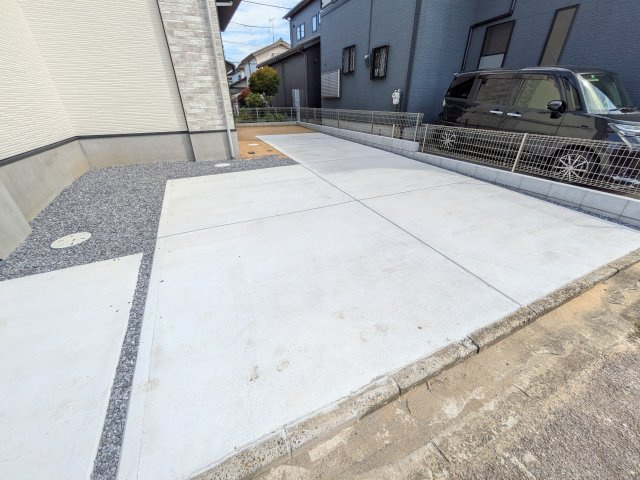 龍ケ崎市小通幸谷町　1期　新築戸建ての駐車場|駐車は4台可能です♪