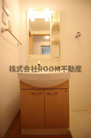 サンタプレイスの独立洗面台|朝の身支度には欠かせない独立洗面化粧台