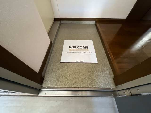 リバーサイド弐番館の玄関
