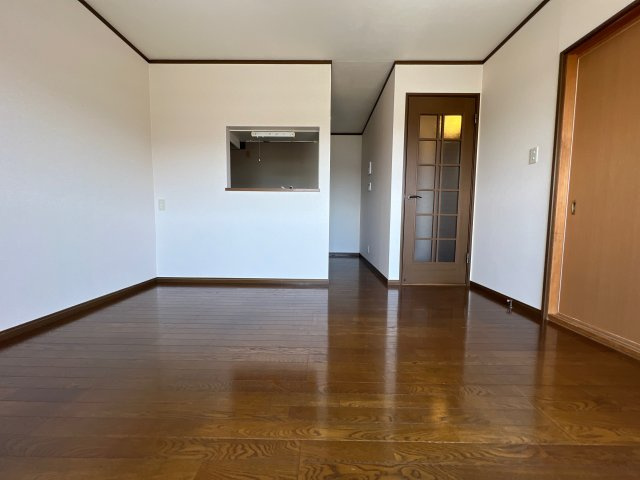 リバーサイド弐番館の居間・リビング